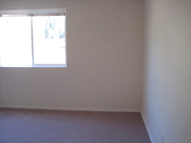 Building Photo - Great SW Bend Home Close To The Old Mill!