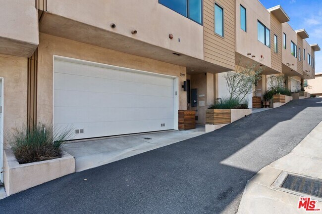 Building Photo - 1902 Liberty Ct