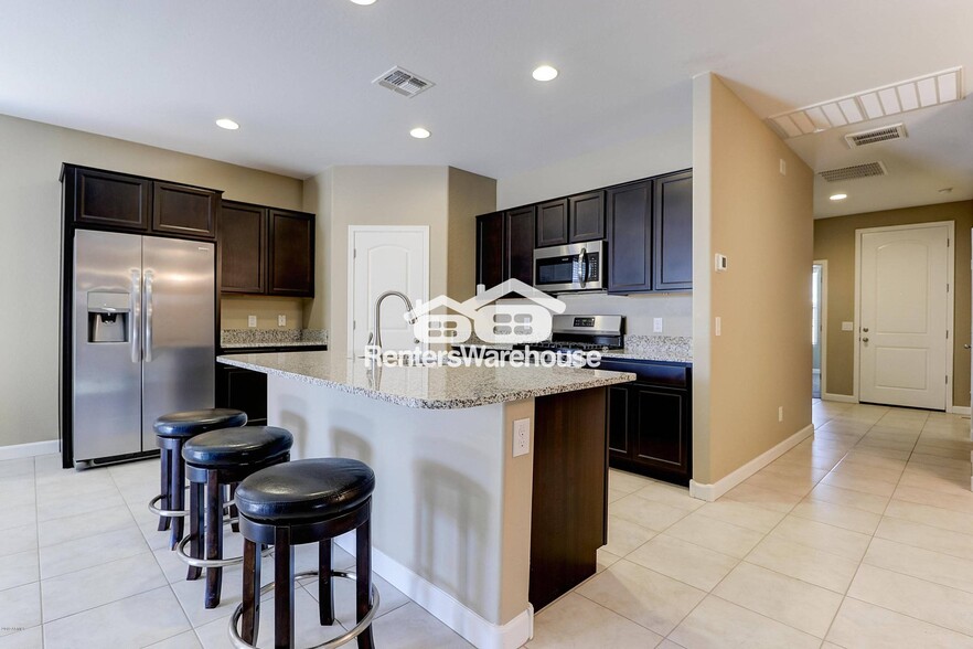 Building Photo - 41023 W Crane Dr