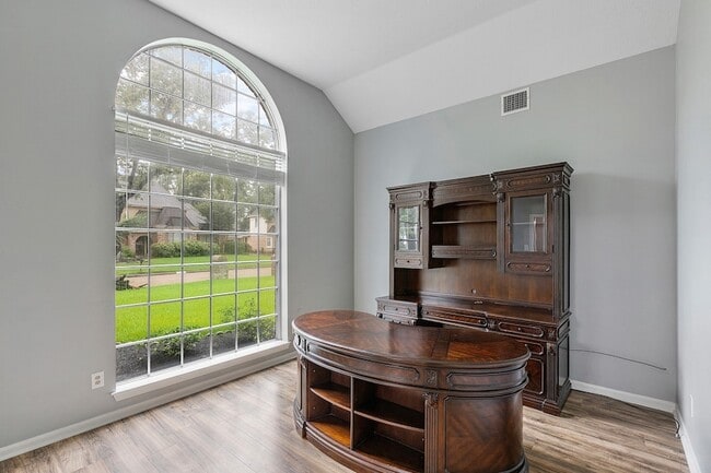 Building Photo - 5622 Woodland Creek Dr