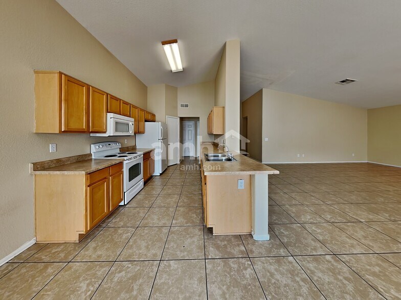 Building Photo - 2715 N 90th Ave