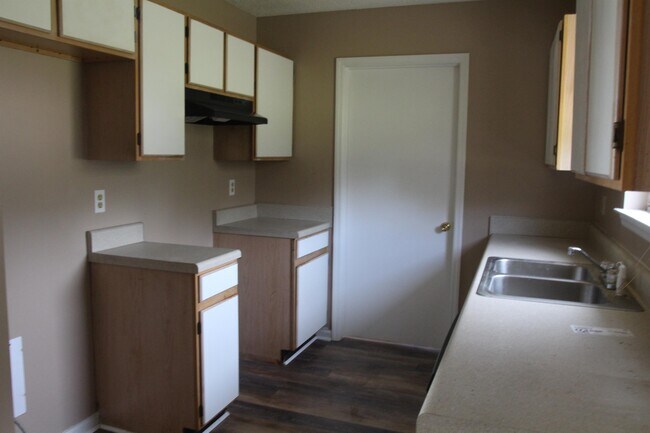 Building Photo - 825 Don Cutler Sr Dr