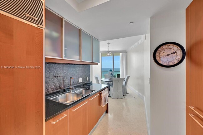 Building Photo - 3101 S Ocean Dr