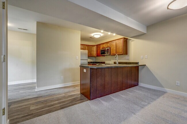 Building Photo - Prime UVA Location – 3BR/2.5BA Duplex Near UVA & Hospital