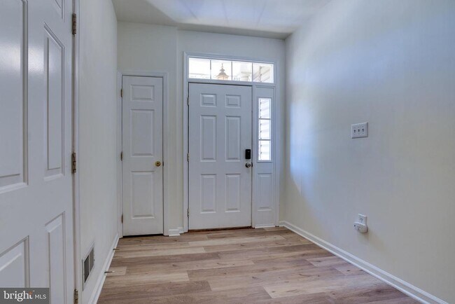 Building Photo - 6155 Early Autumn Dr