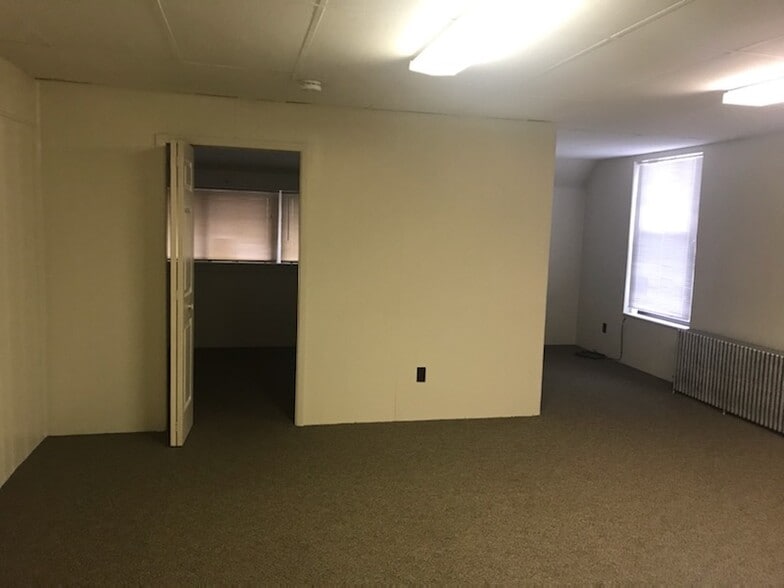 Building Photo - 185 N Main St