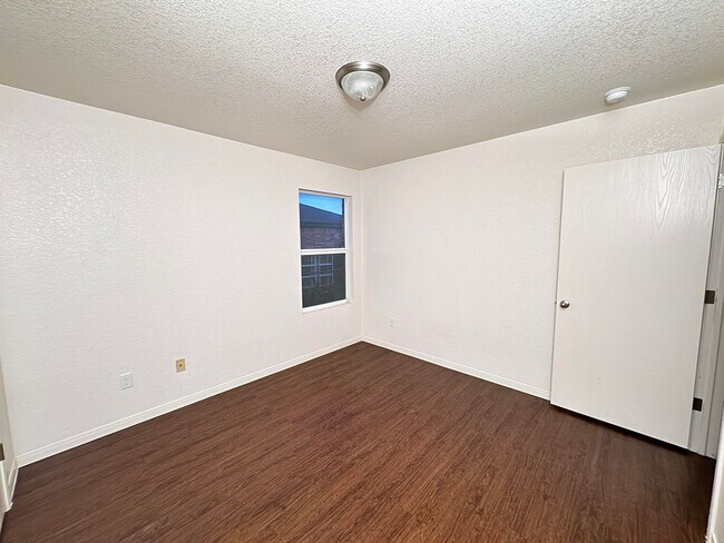 Building Photo - 4707 Waterproof Dr