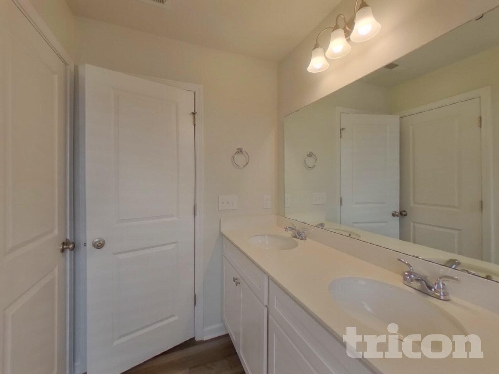 Building Photo - 14 Chalet Ct