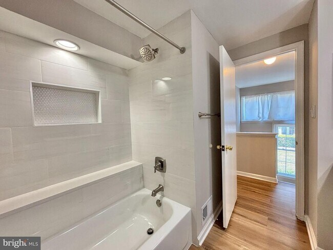 Building Photo - 14421 Gringsby Ct