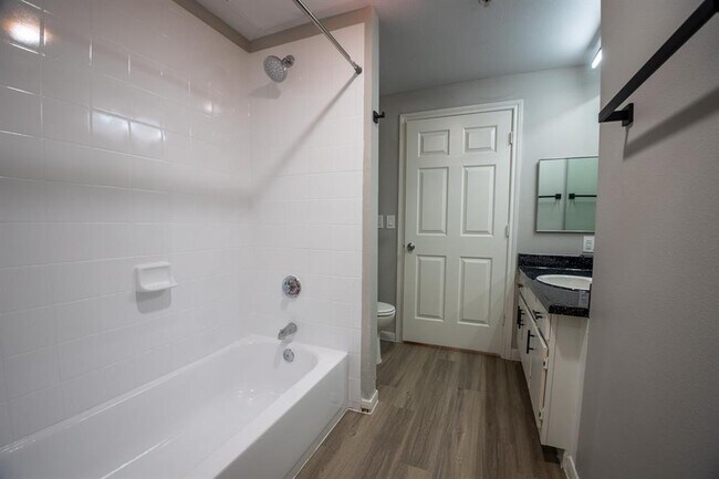 Building Photo - 2320 Gracy Farms Ln