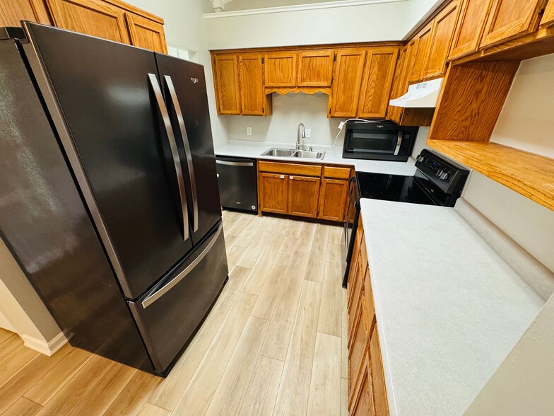 Building Photo - 4300 Brackenwood Dr