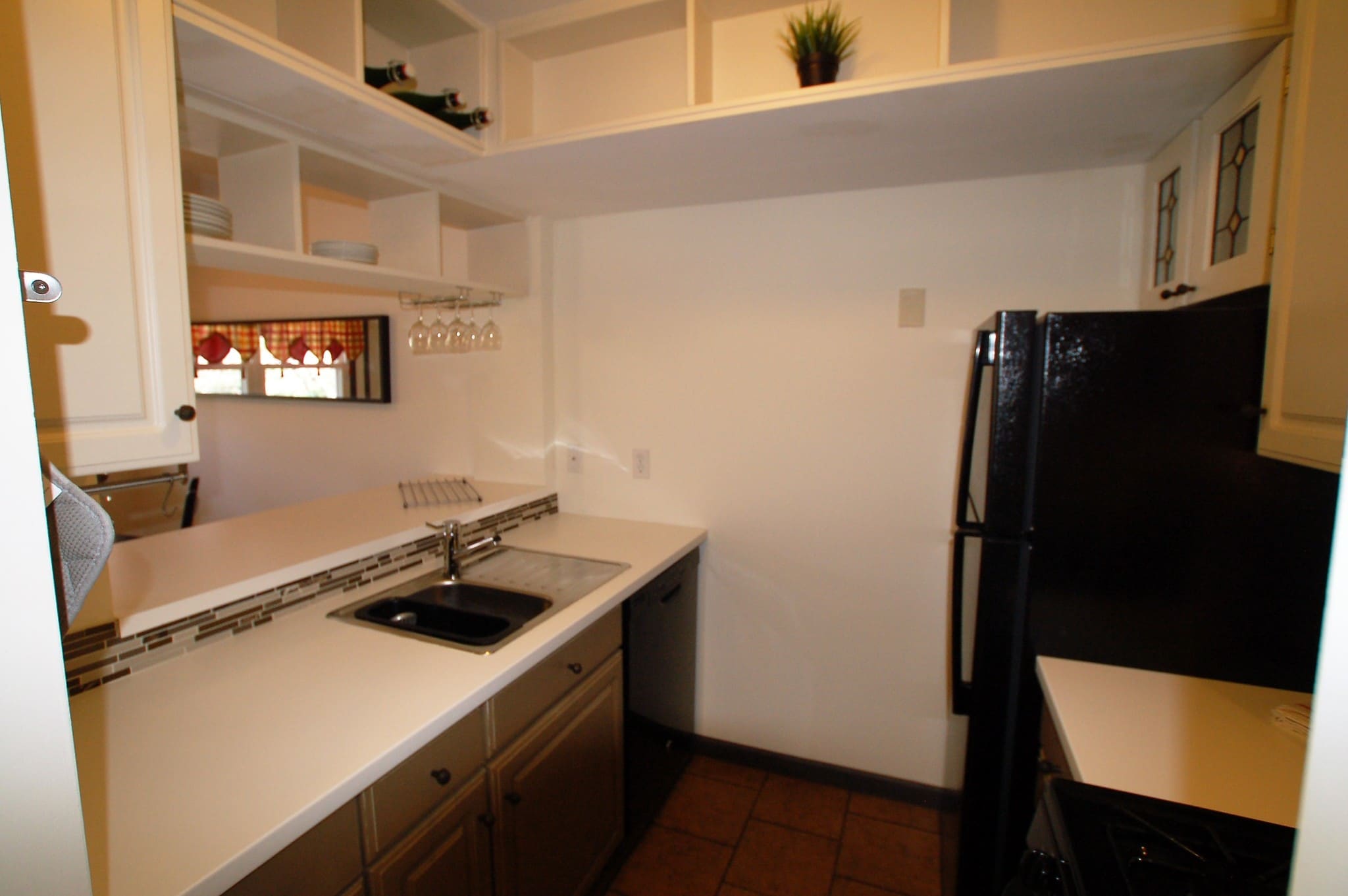 Stove, Refrig, Micro, Dishwasher - 14711 N River Beach Dr