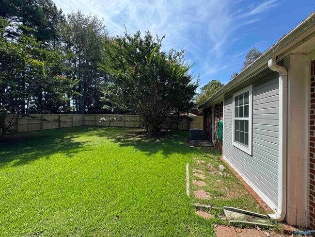 Building Photo - 109 Cove Crest Dr