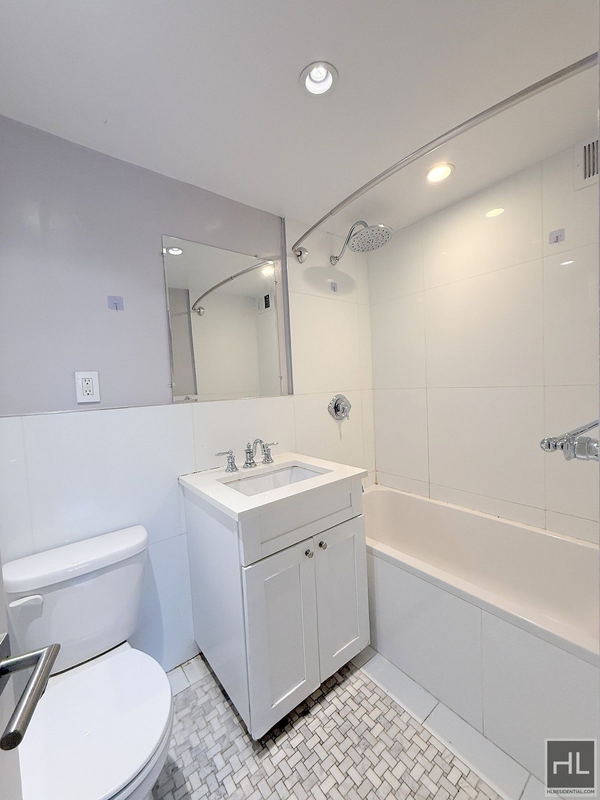 Building Photo - Renovated 3 bed 1 bath with Laundry / Balcony / WEST 93 STREET