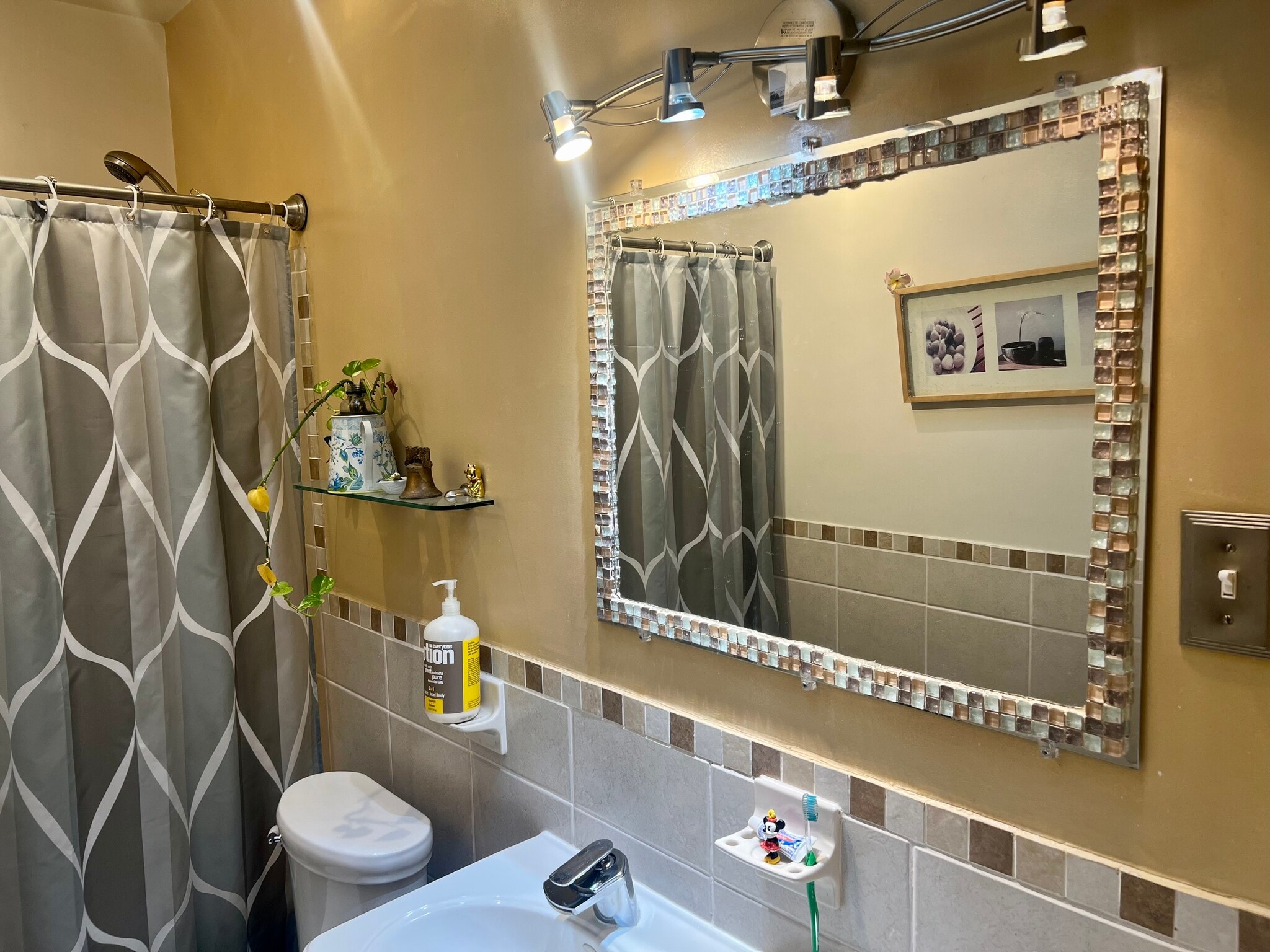 Building Photo - 1333 E St NE