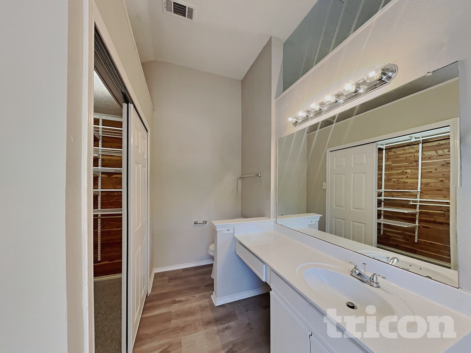 Building Photo - 1414 Glenwillow Dr