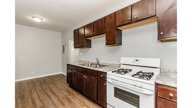 Building Photo - 2404 N Kilbourn Ave