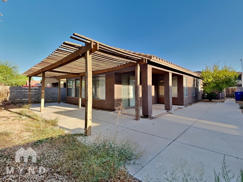 Building Photo - 15257 W Banff Ln