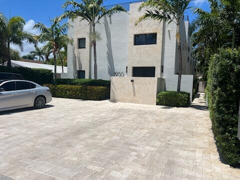 Building Photo - 1955 NE 4th St