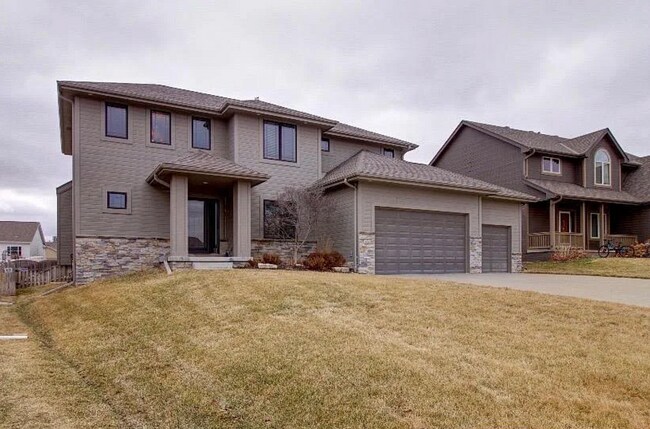 Primary Photo - Spacious 4-Bedroom with Office, Drop Zone,...