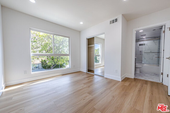 Building Photo - 2057 1/2 S Garth Ave