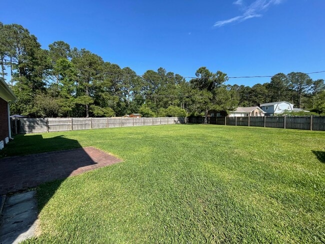 Building Photo - Updated 4 bedroom 3 bathroom home in Castle Hayne!