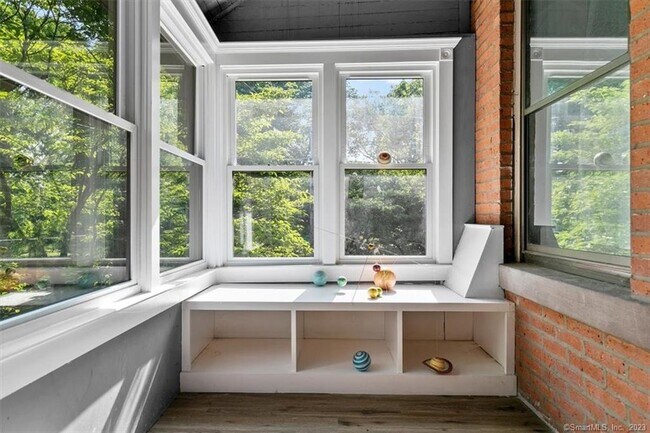 Building Photo - 20 Academy St