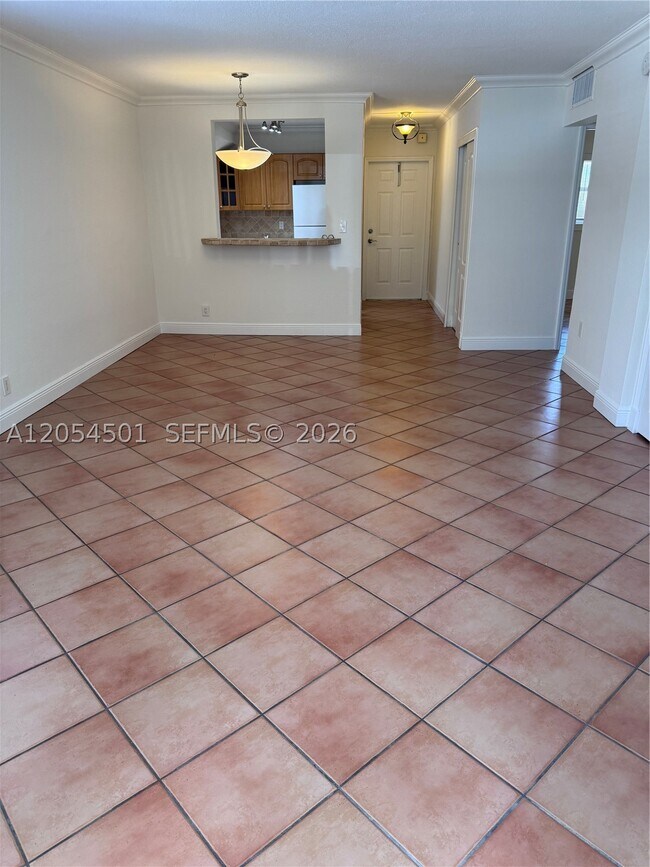 Building Photo - 6705 N Kendall Dr