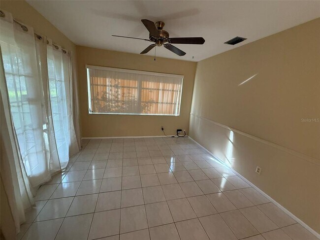 Building Photo - 4270 Ascot Dr