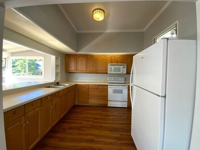 Building Photo - CHARMING SINGLE LEVEL KAIMUKI HOME