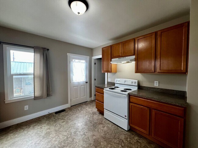 Building Photo - Charming 4-Bedroom Home with Office