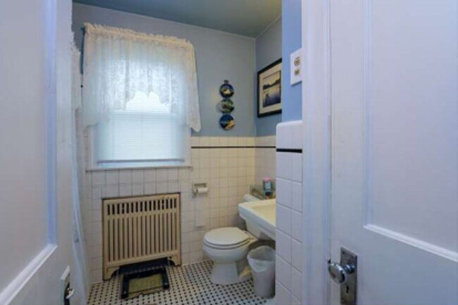 Building Photo - 35 E Court Blvd