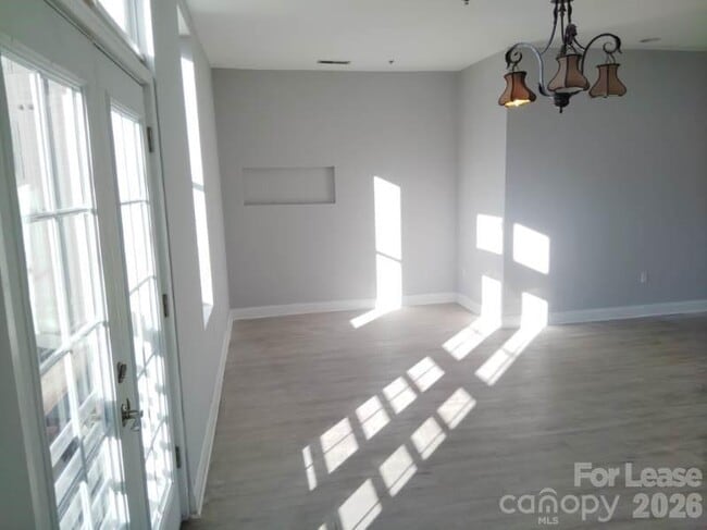 Building Photo - 141 W Main Ave