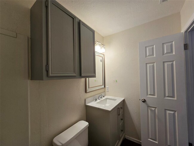 Building Photo - 1305 Dobie Dr