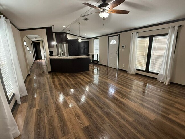 Building Photo - ? Beautifully Updated 3 Bedroom, 2 Bath Home in Bell City! ?