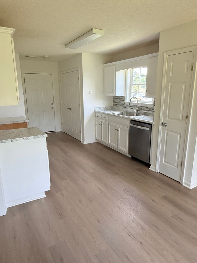Building Photo - Renovated home in the Brookwood/Vance area