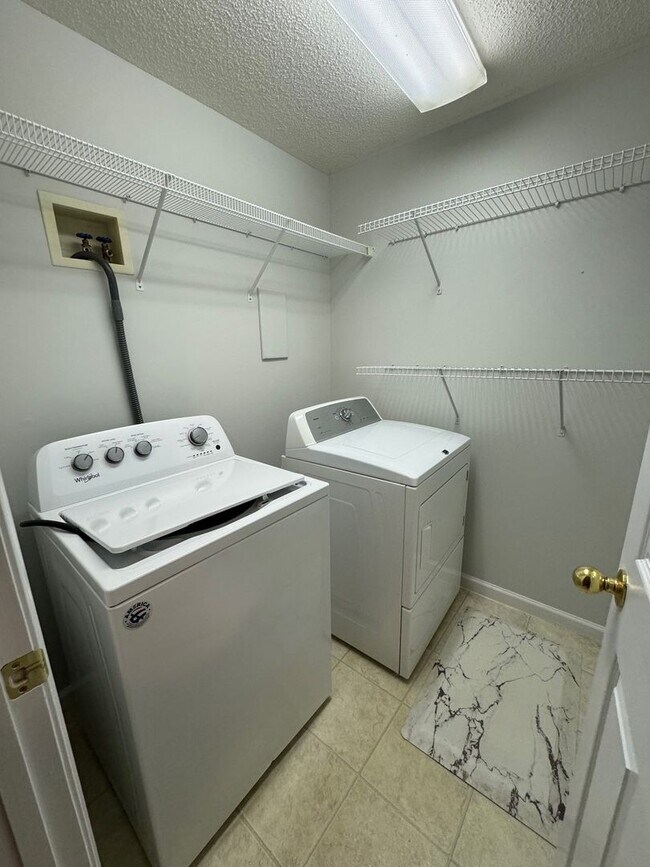 Building Photo - Spacious Home with Three Private Suites