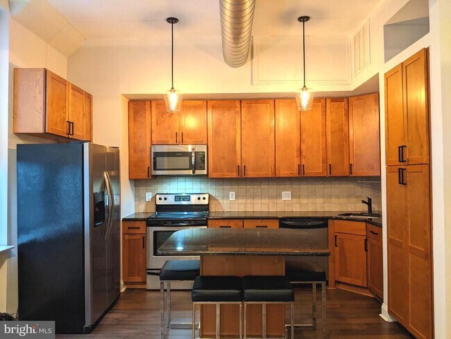 Building Photo - 1100 S Broad St