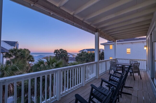 Building Photo - 2900 Ocean Dr S