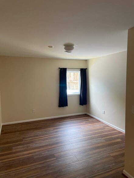 Rear Bedroom - 825 Nalle St