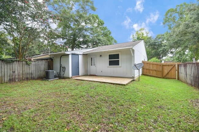 Building Photo - 2043 Gardenbrook Ln