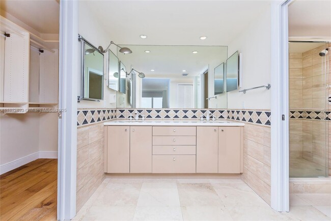 Building Photo - 881 Ocean Dr