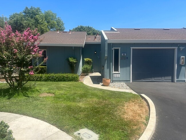 Building Photo - Newly Remodeled 2 Bedroom, 2 Bath Condo