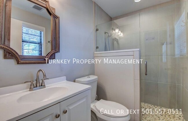 Building Photo - 2 Forest Maple Ct