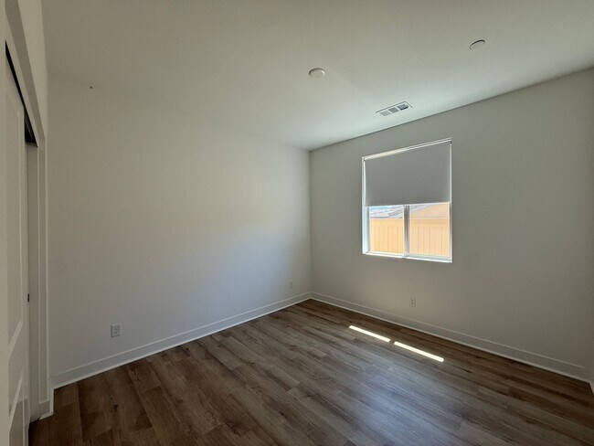 Building Photo - 39338 Stirrup Ct