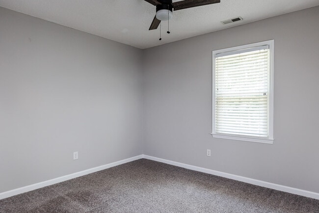 Building Photo - 3832 Doeskin Dr