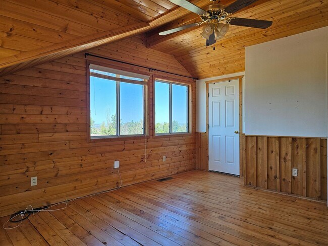 Building Photo - Three Bedroom Home with Spacious Yard