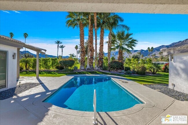 Building Photo - 605 E Sierra Way