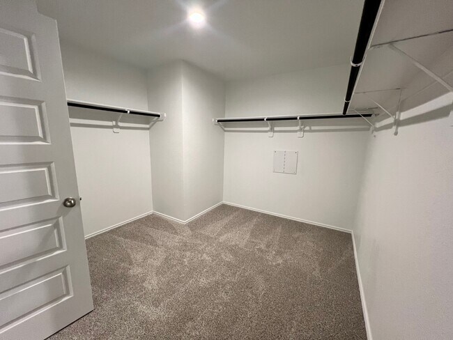Building Photo - 3719 Bristol Hills Ct