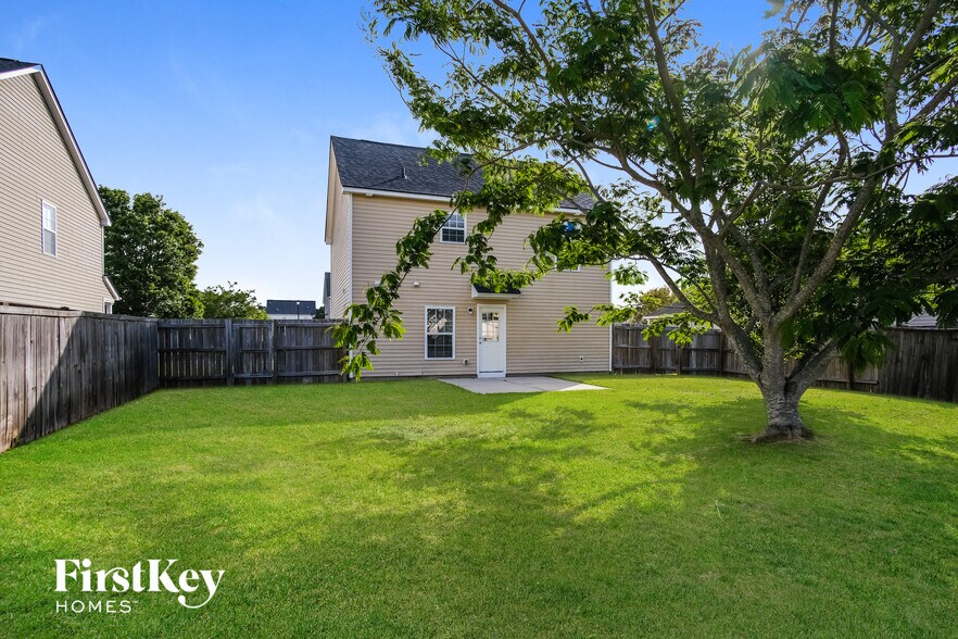 Building Photo - 615 Silver Moss Dr